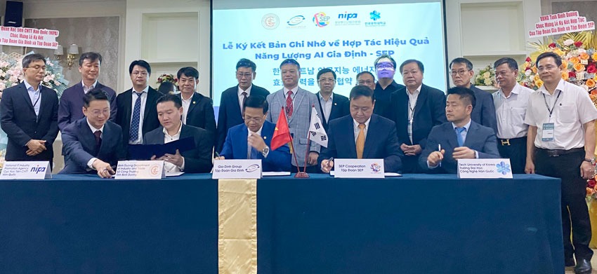Lãnh đạo tỉnh, các ban ngành chứng kiến lễ ký kết bản ghi nhớ hợp tác thực hiện xây dựng cụm công nghiệp “Net Zero” tại huyện Phú Giáo