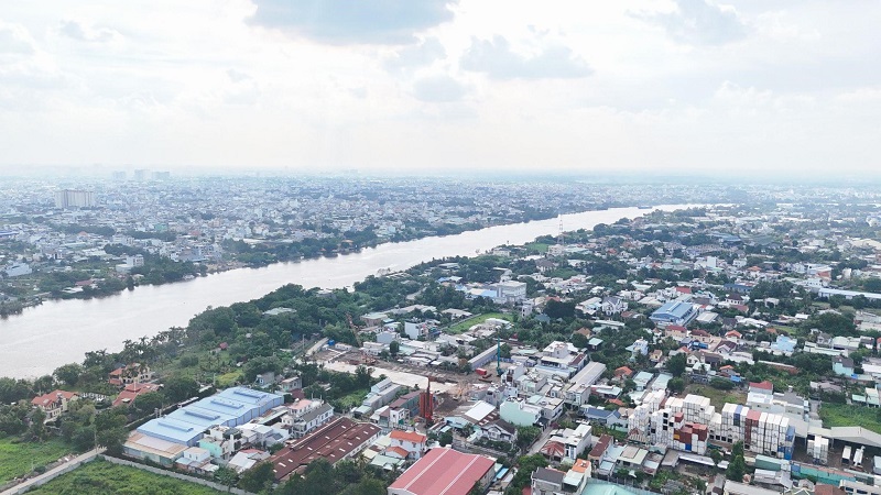 Đoạn đường chạy dọc sông Sài Gòn qua địa phận phường Thuận An, TP.HCM.